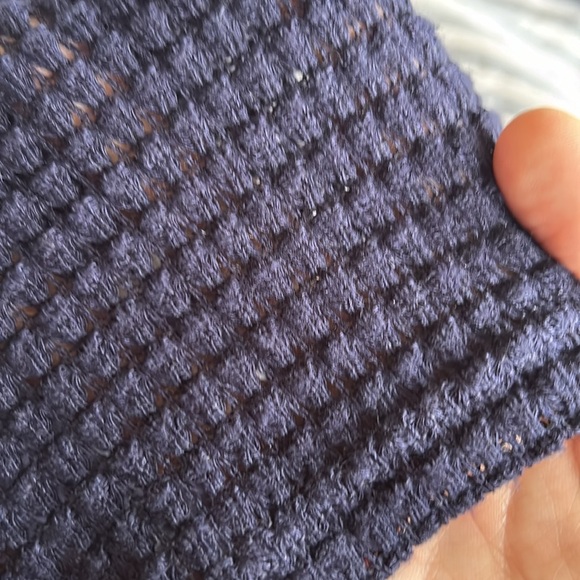 Bibi open work top with vneck and long sleeves. Button are fixed - Picture 11 of 11